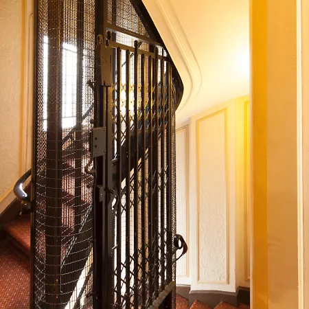 Hotel The Originals Paix Republique Parigi