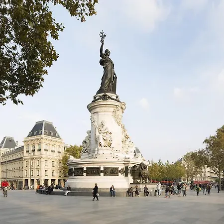 Hotel The Originals Paix Republique Parigi