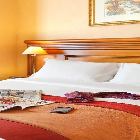 Hotel The Originals Paix Republique Parigi